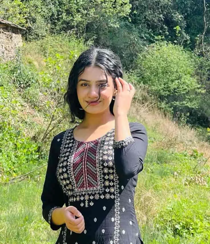 cute girl profile pic