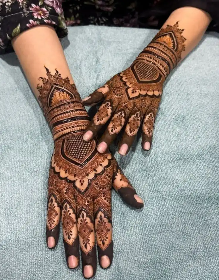 back hand mehndi design