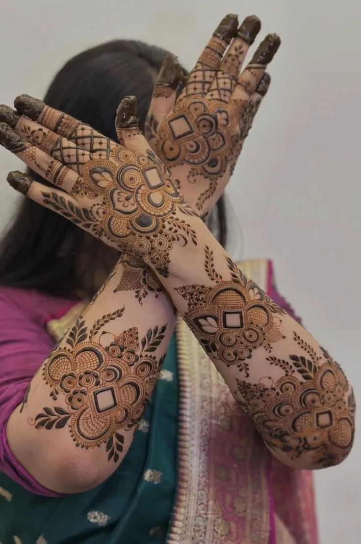 Back Hand Mehndi Design