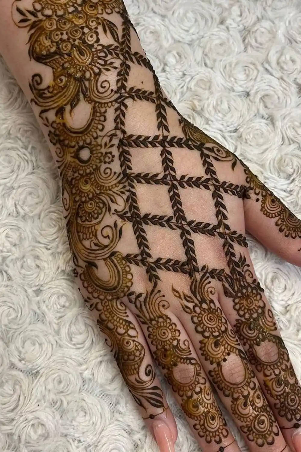 back hand mehndi design photos