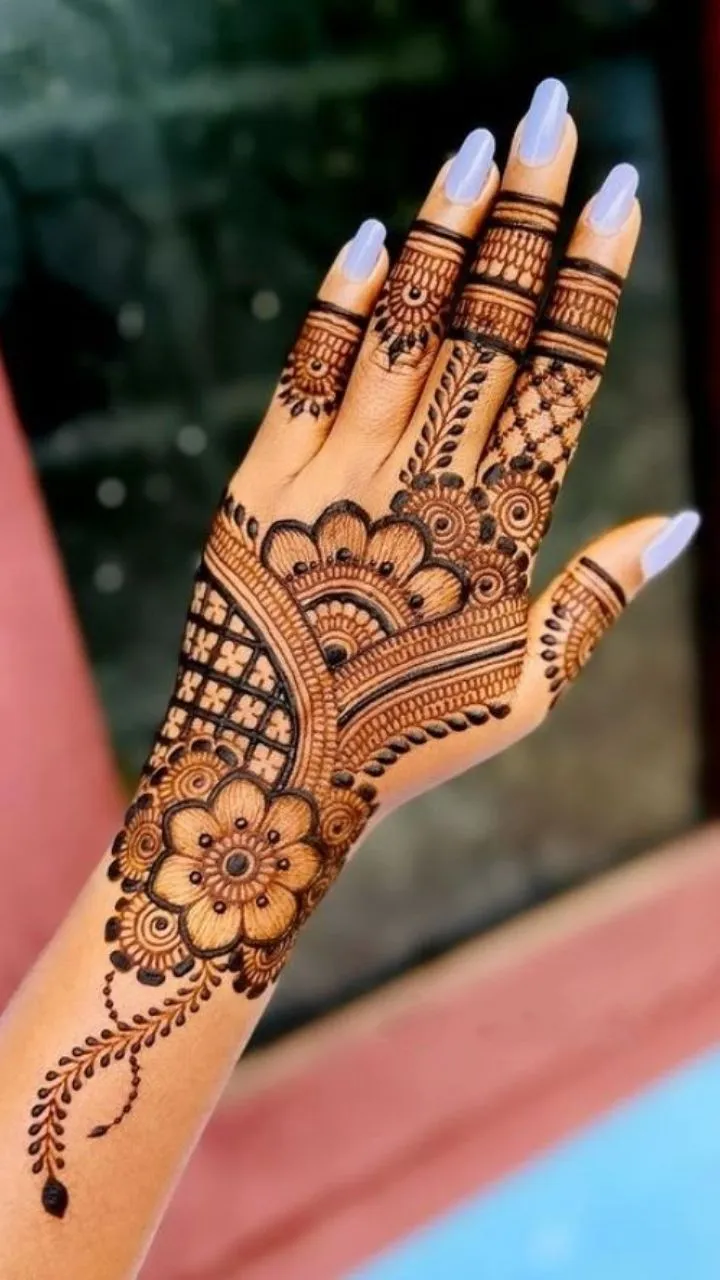 Back Hand Simple Mehndi Designs