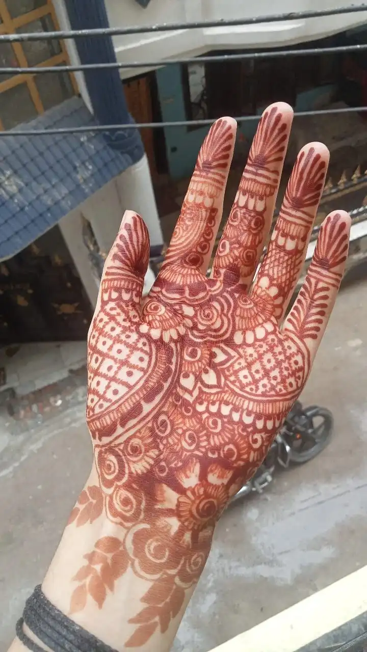 front hand mehndi design