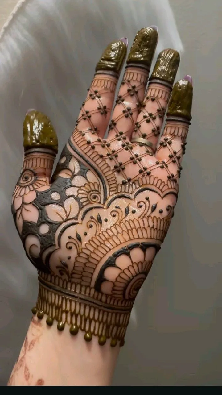 Front Hand Mehndi Design Pics