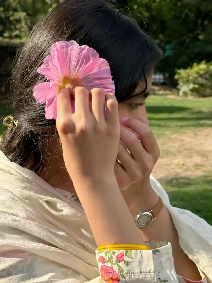 hidden face cute girl images