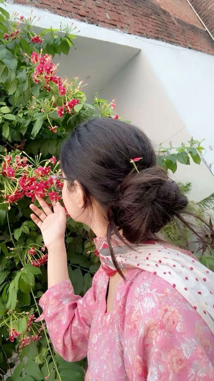 Hidden Face Cute Girl Pictures
