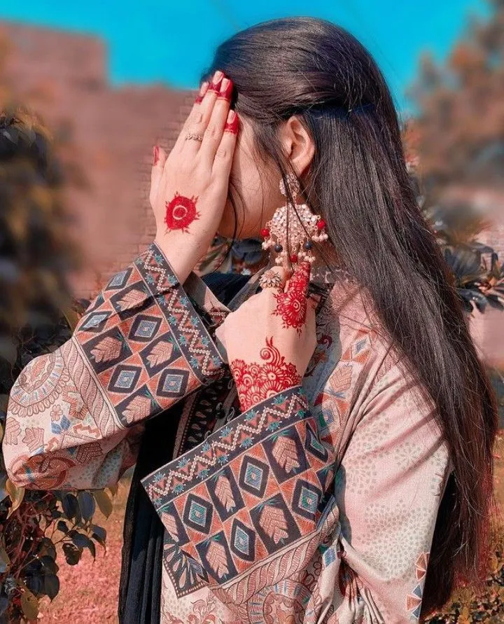 Hidden Face Girls Dp