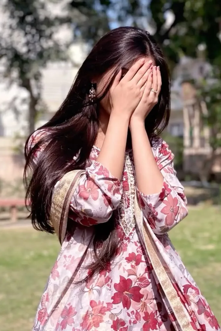 Hidden Face Girls Dp