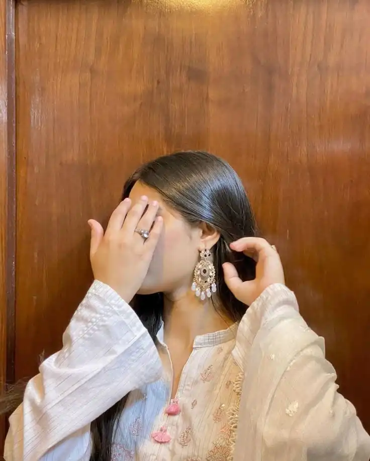 hidden girl profile pic