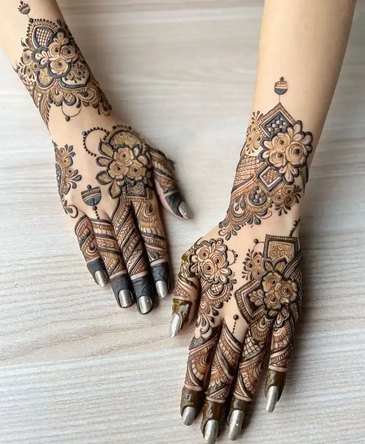 latest mehndi design photo