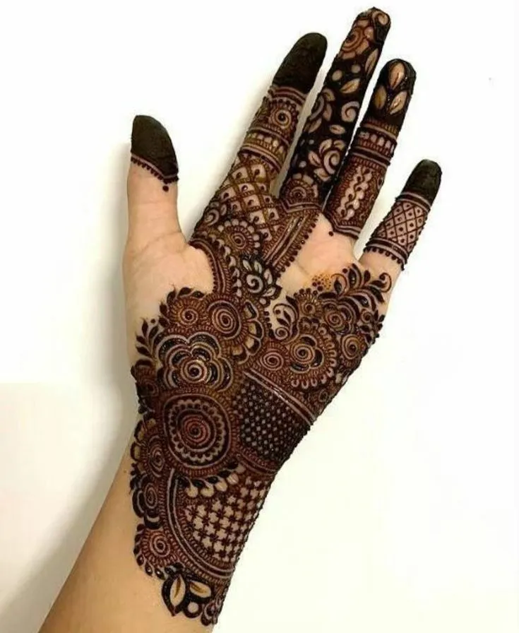 Latest Mehndi Design Pics For Front Hand
