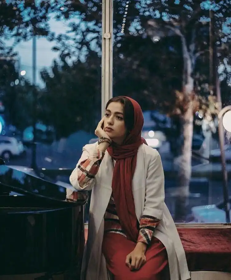 lonely sad girl images