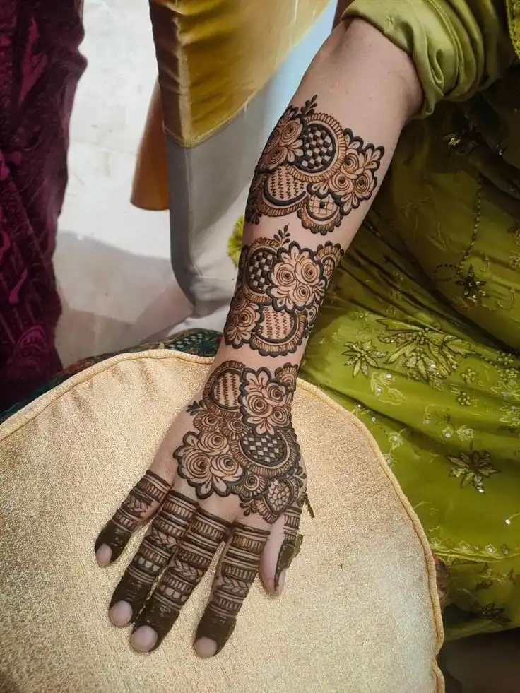 mehndi design in back hand