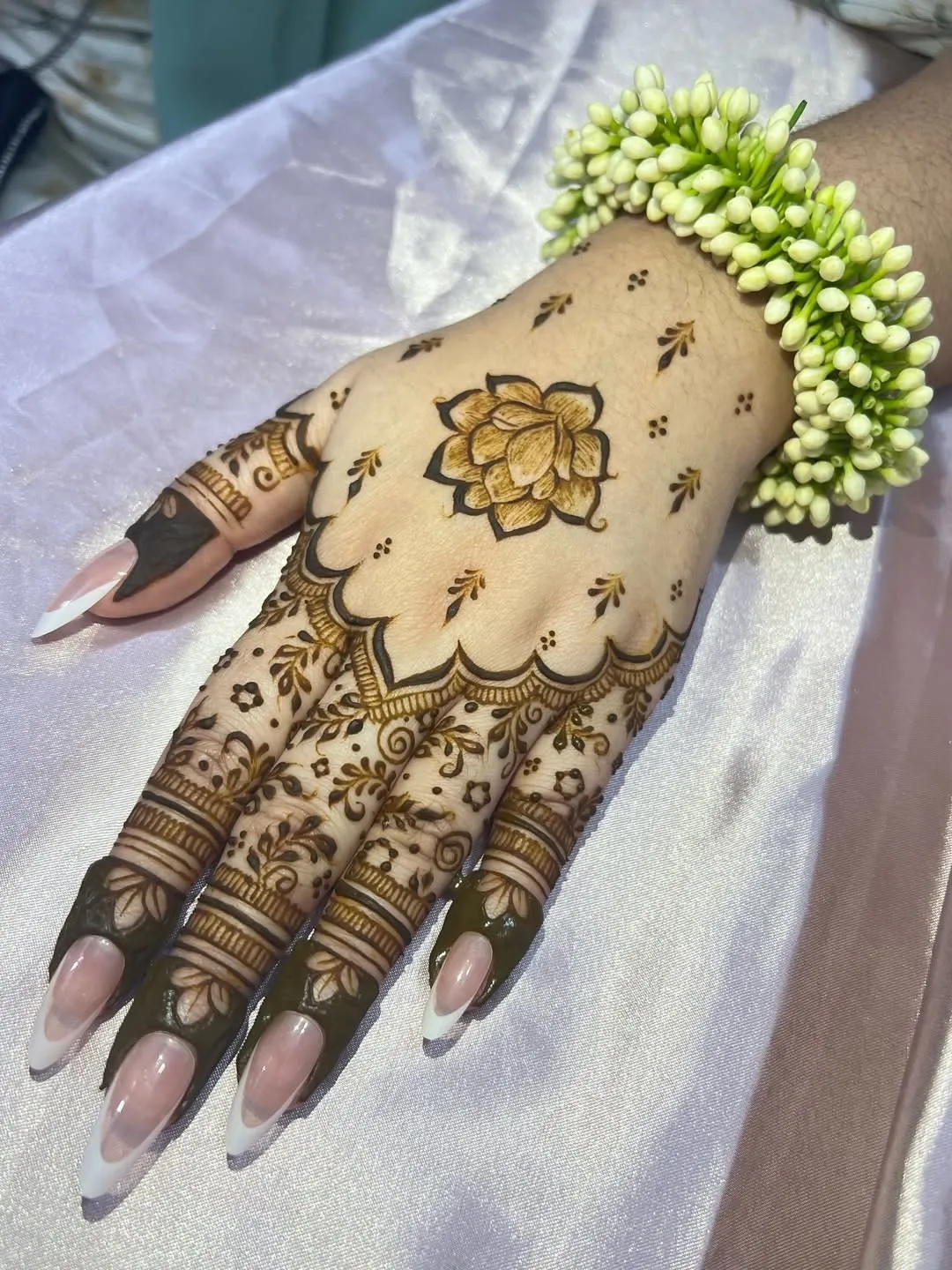 Mehndi Design Pics