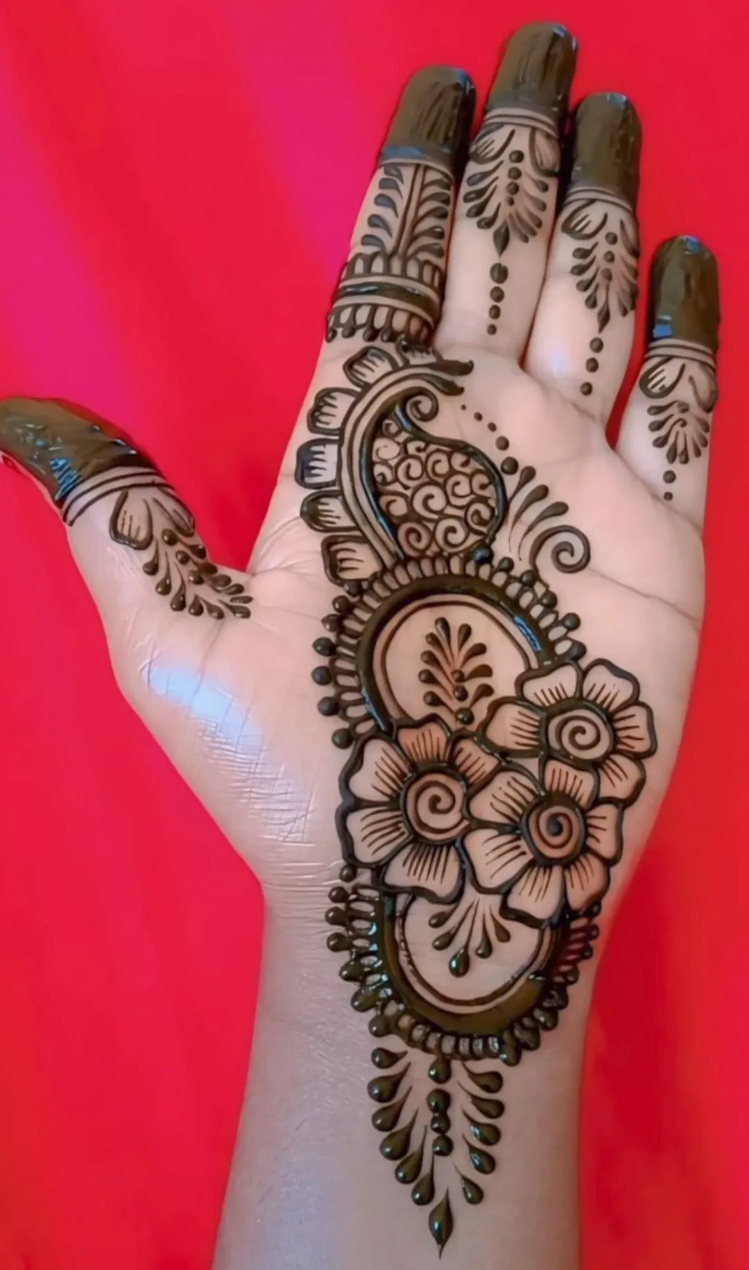 modern mehndi design front hand