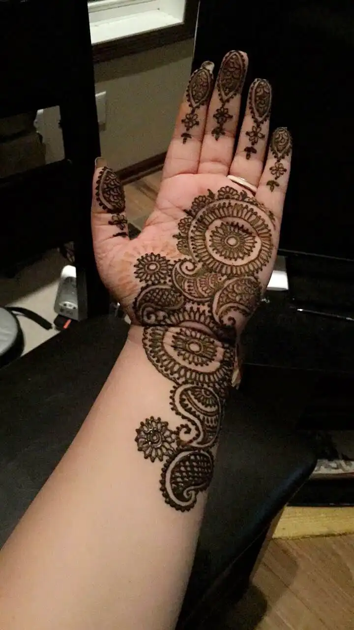 modern mehndi design front hand