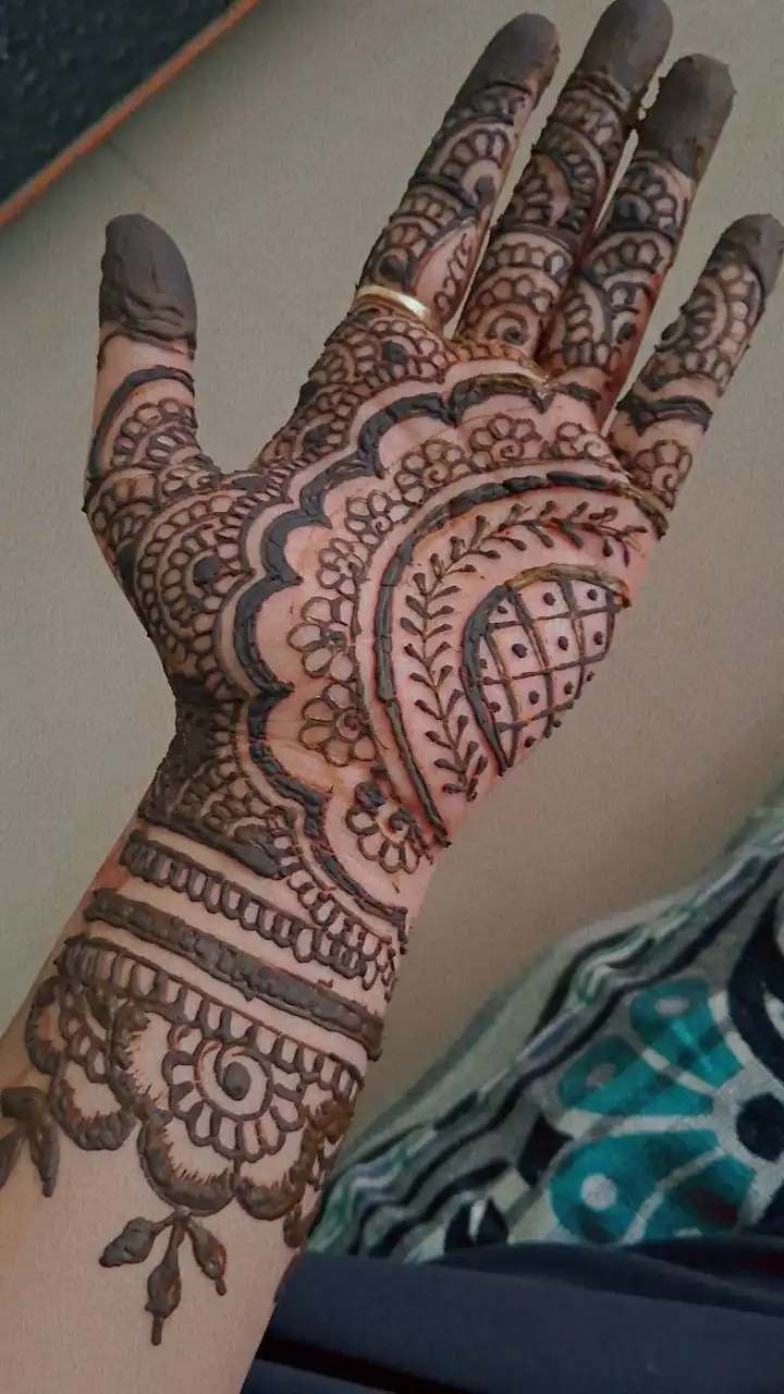 modern mehndi design front hand