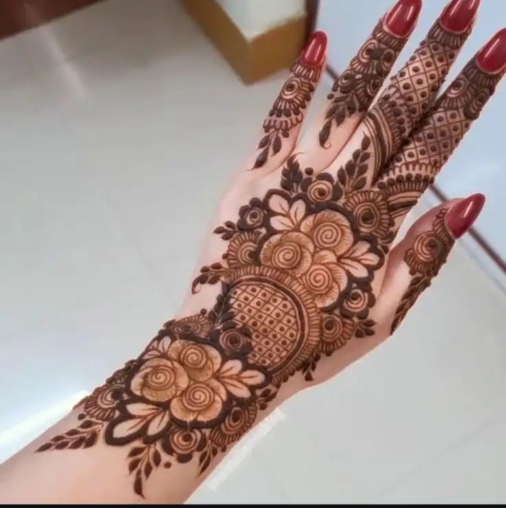 new back hand mehndi design