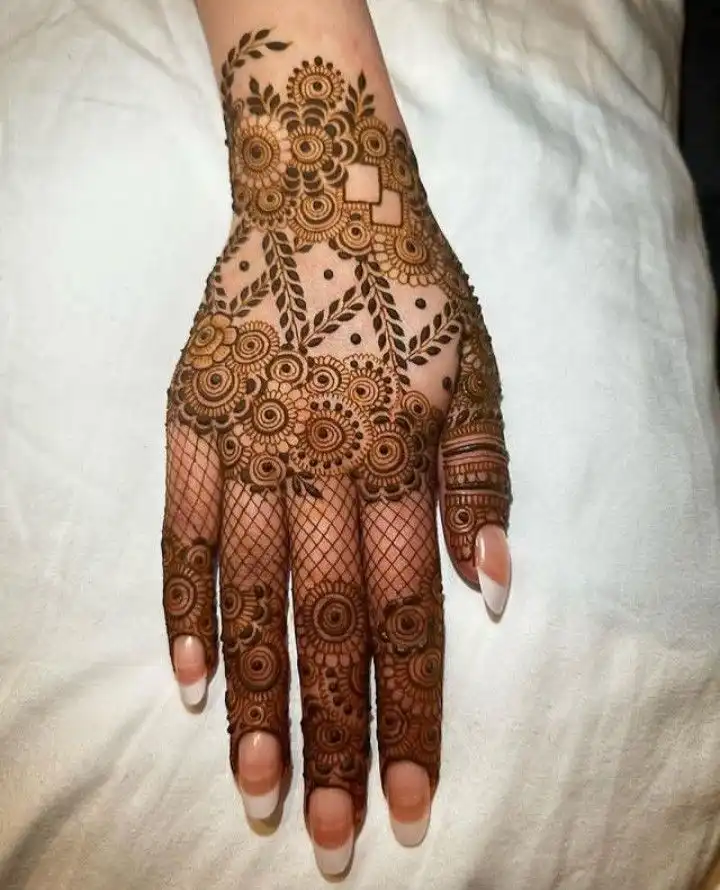 new back hand mehndi design