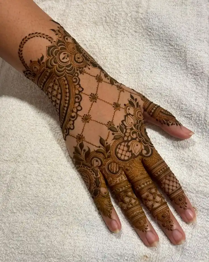 new back hand mehndi design