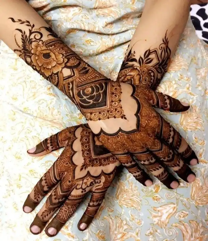 new back hand mehndi design