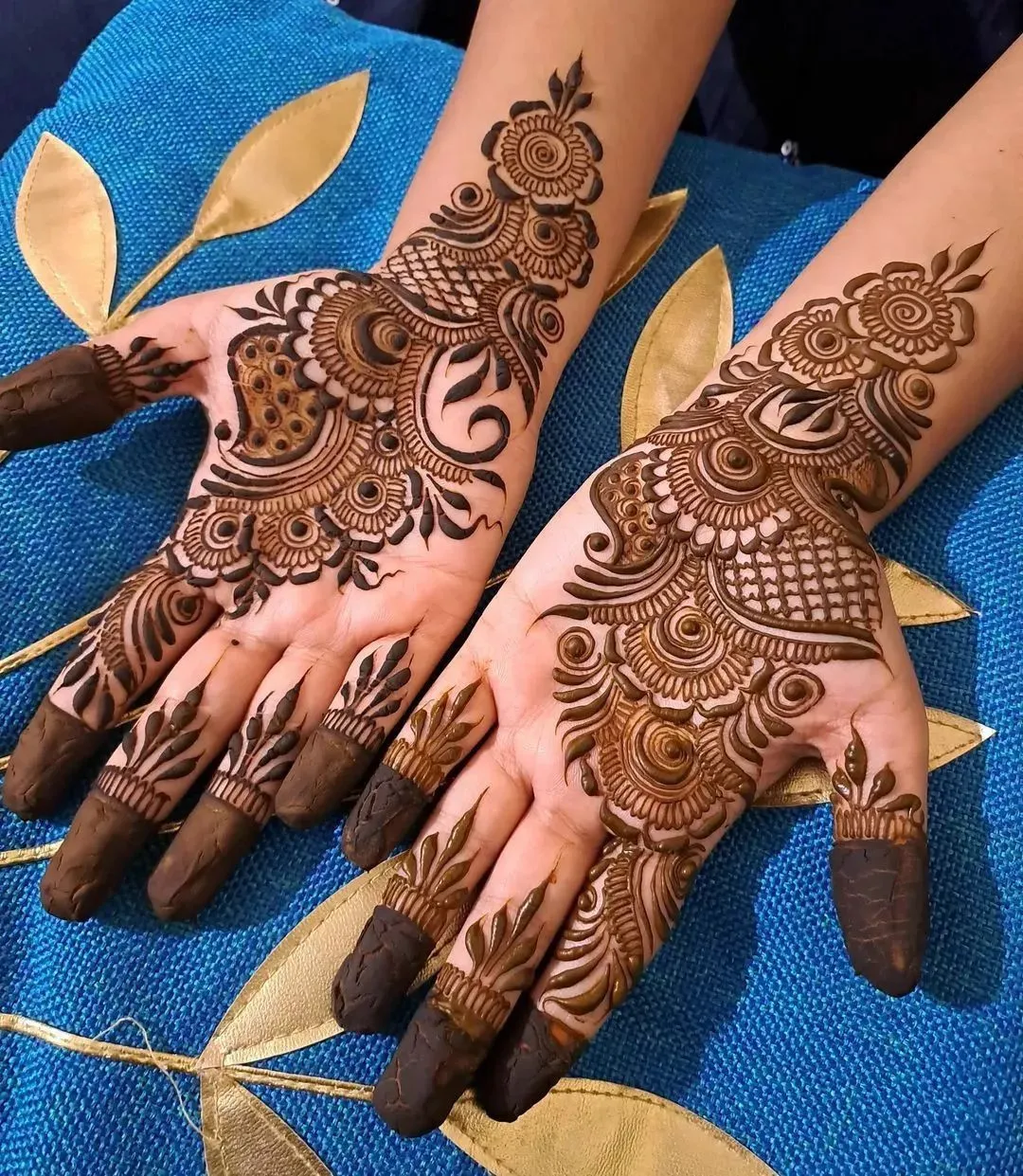 Stylish Arabic Mehndi Designs Photos