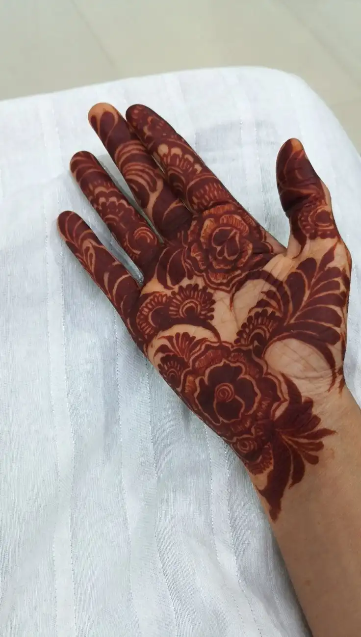 stylish front hand mehndi design