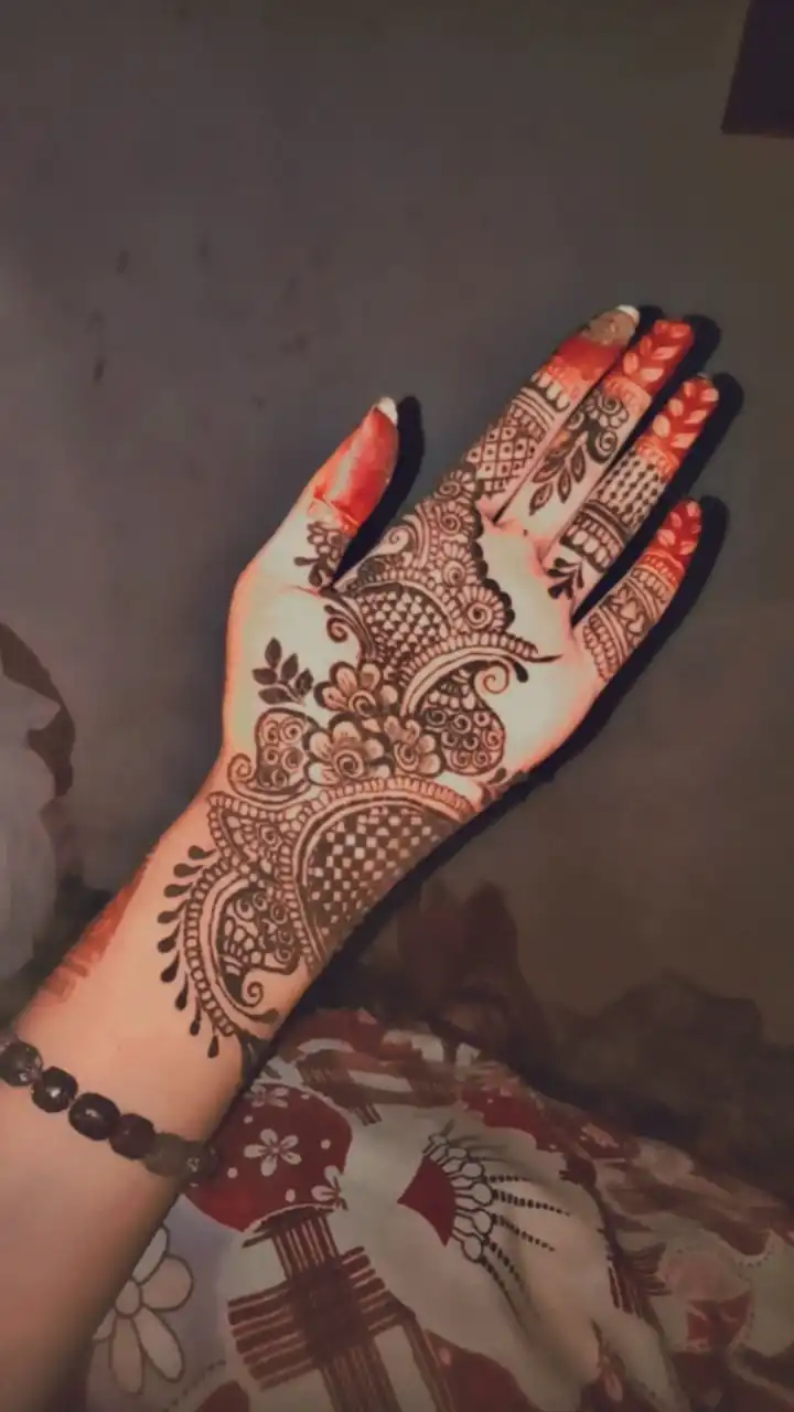 stylish mehndi design front hand