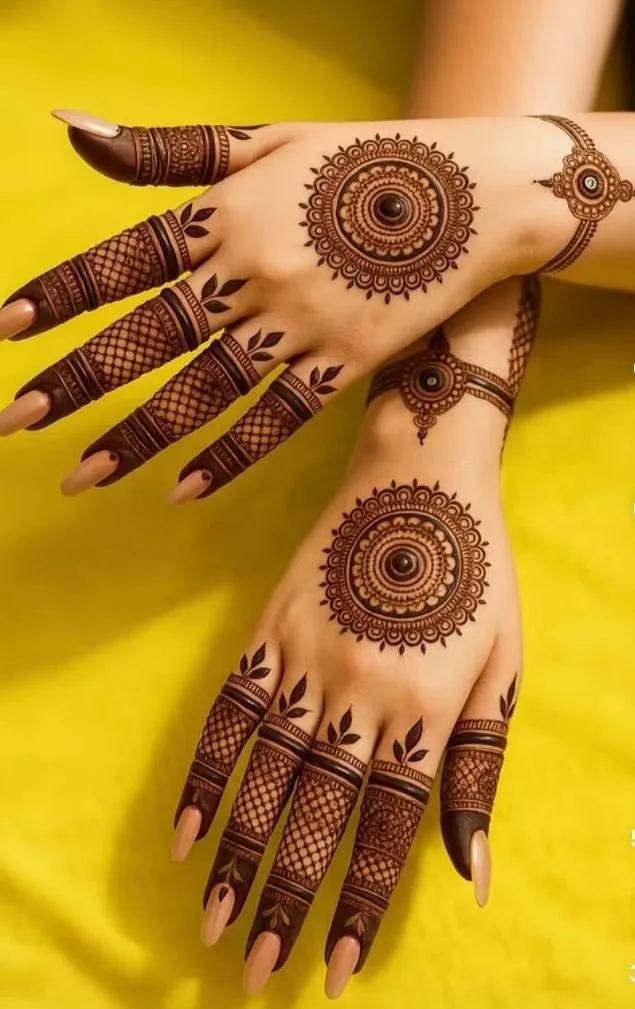unique mehndi design back hand